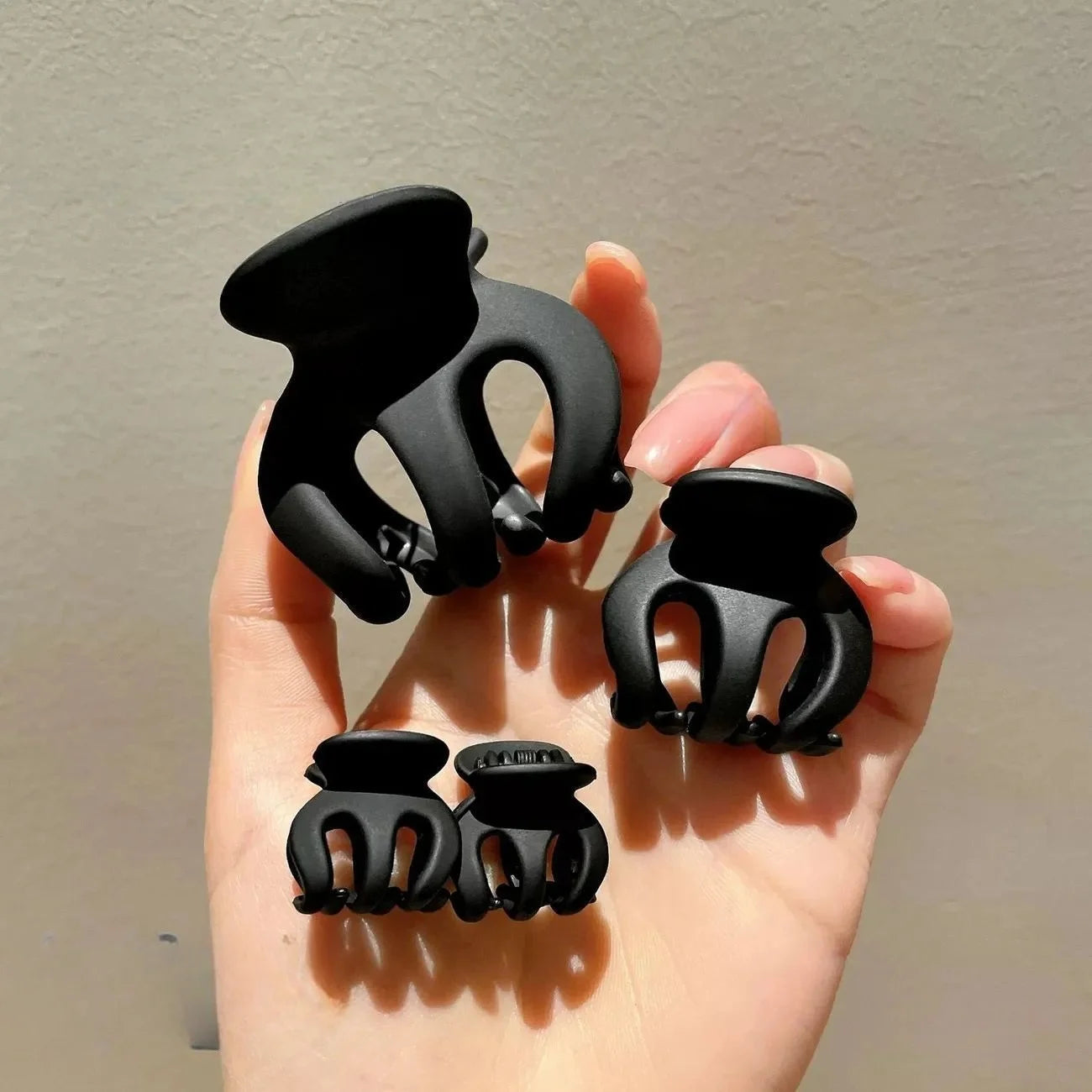 https://ae01.alicdn.com/kf/Se72efe01ff8a4a7a80c2b99f053c1604D/Korean-Fashion-Hight-Ponytail-Hair-Claw-Clip-Acrylic-Small-Hair-Claws-Women-Girls-Shark-Clips-Headwear.jpg